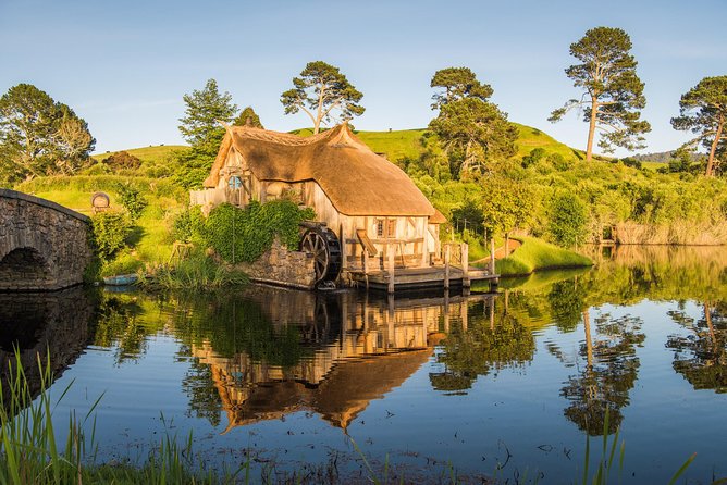 Auckland to Rotorua via Hobbiton Small Group Tour (One Way) - Itinerary and Inclusions