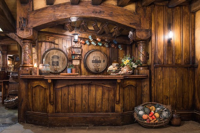 Auckland to Rotorua via Hobbiton Small Group Tour (One Way) - Explore the Hobbiton Movie Set