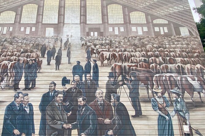 Audio-Guided Tour of the United States Quarter and Painted Walls - Highlights of the Tour