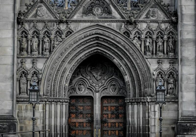 Audio Tour Royal Mile: From the Castle to the Tron Kirk - Tour Features