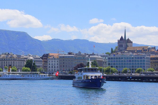 Audioguided Sightseeing Cruise of Geneva - Onboard Amenities
