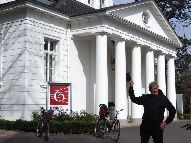 Aussenalster: Celebrities, Waterfronts, and Nature Cycle Tour - Included in the Tour