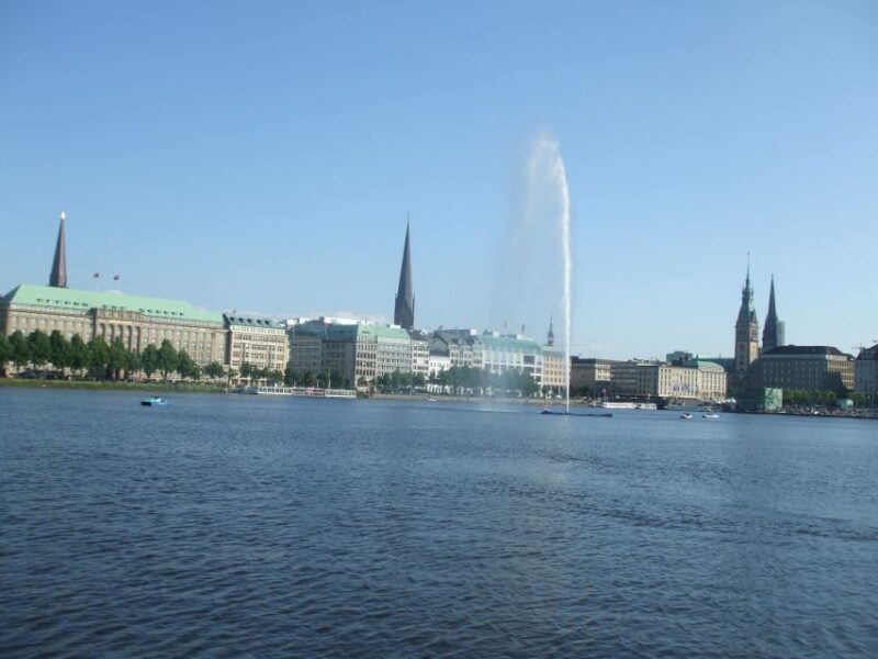Aussenalster: Celebrities, Waterfronts, and Nature Cycle Tour - Customer Reviews and Ratings