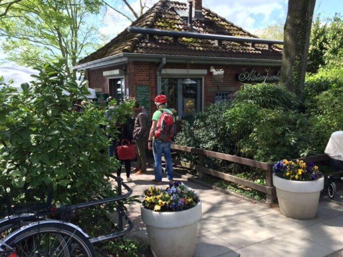 Aussenalster: Celebrities, Waterfronts, and Nature Cycle Tour - Frequently Asked Questions
