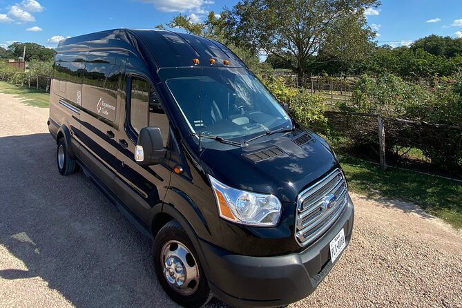 Austin Bergstrom Airport Personal Pickup for up to 14 Guests! - Key Points