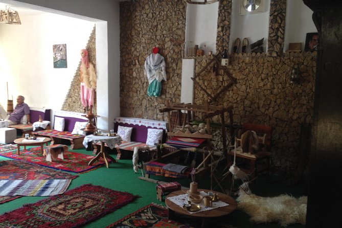 Authentic Antique Museum Home - Engaging With Hosts