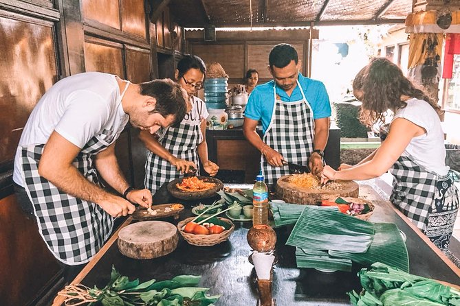 Authentic Balinese Cooking Classes - Skilled and Friendly Balinese Instructors