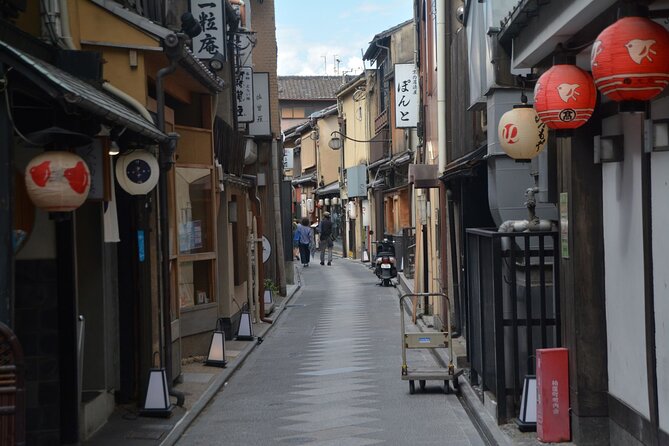 Authentic Kyoto Gion Tour With Traditional Cuisine and Maiko Show - Key Points