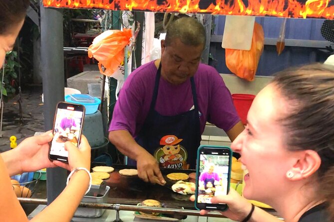 Authentic Malaysian Street Food Tour in Kampung Baru - Sampling Authentic Malaysian Delicacies