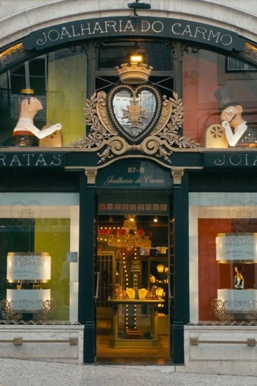 Authentic Shopping Tour: Historical Shops, People & Stories - Key Points