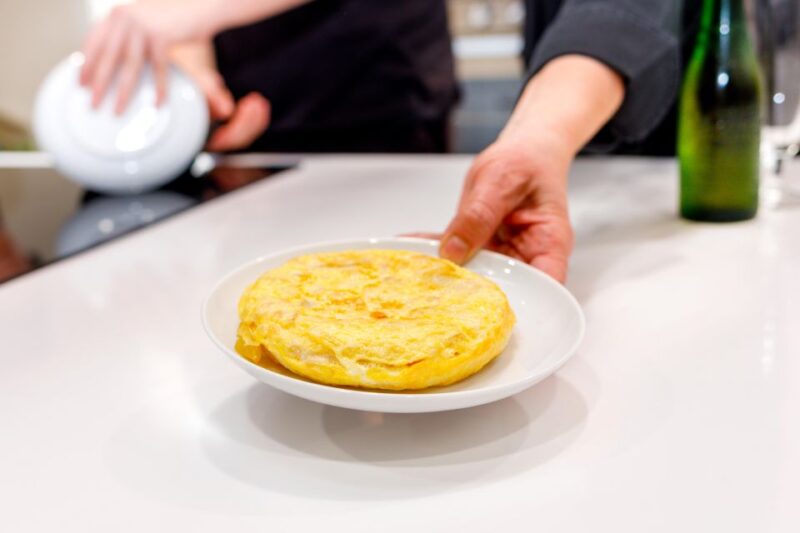 Authentic Tapas Cooking Class at a Private Eatery in Madrid - Meal and Beverage Inclusions