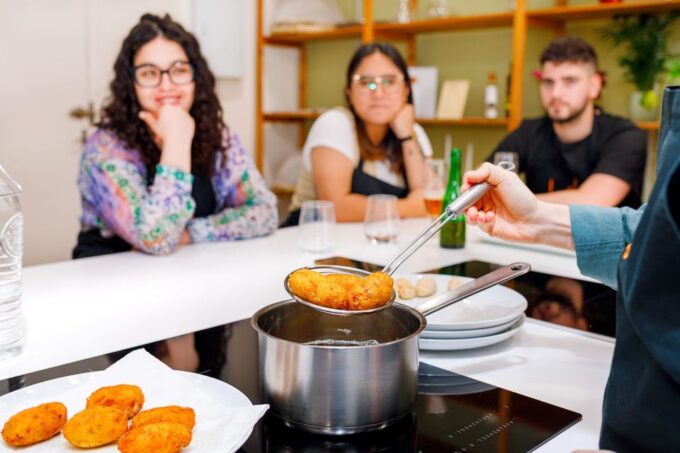 Authentic Tapas Cooking Class at a Private Eatery in Madrid - Positive Customer Reviews