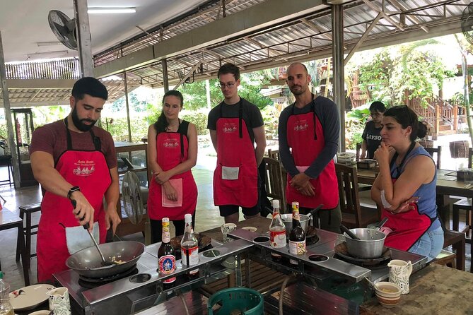 Authentic Thai Cooking Class and Farm Visit in Chiang Mai - Included Features