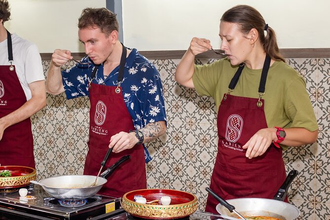 Authentic Thai Cooking With the Largest Market Visit &Tuktuk Ride - Group Size