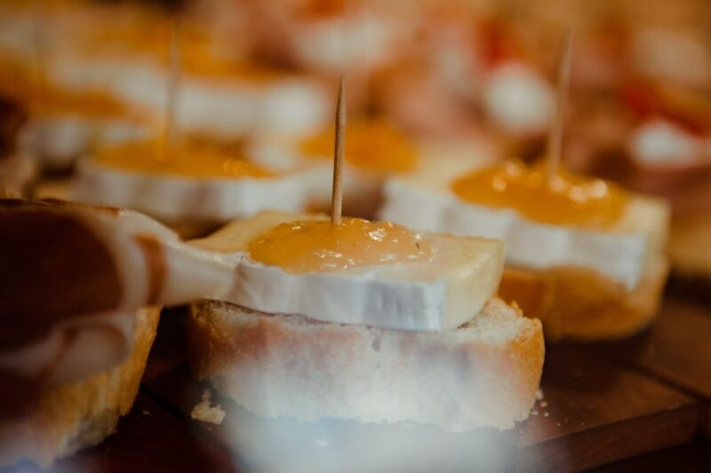 Authentic Venice: Neighborhood Cicchetti Food & Wine Tour - Tour Experience