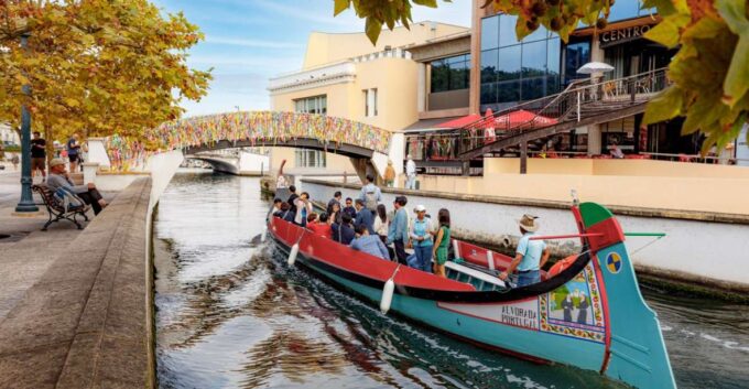 Aveiro: Scenic Guided Boat Tour - Additional Tips and Information