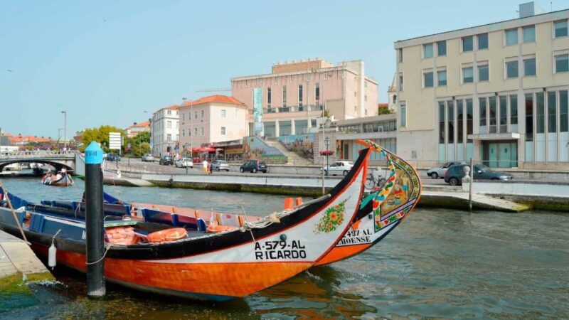 Aveiro: Traditional Moliceiro Boat Cruise - Meeting Point and Accessibility