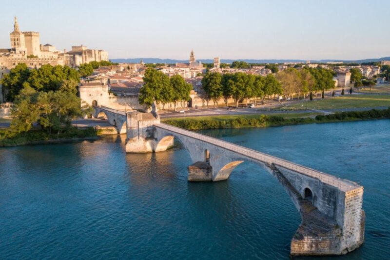 Avignon Bridge: The Digital Audio Guide - Key Points