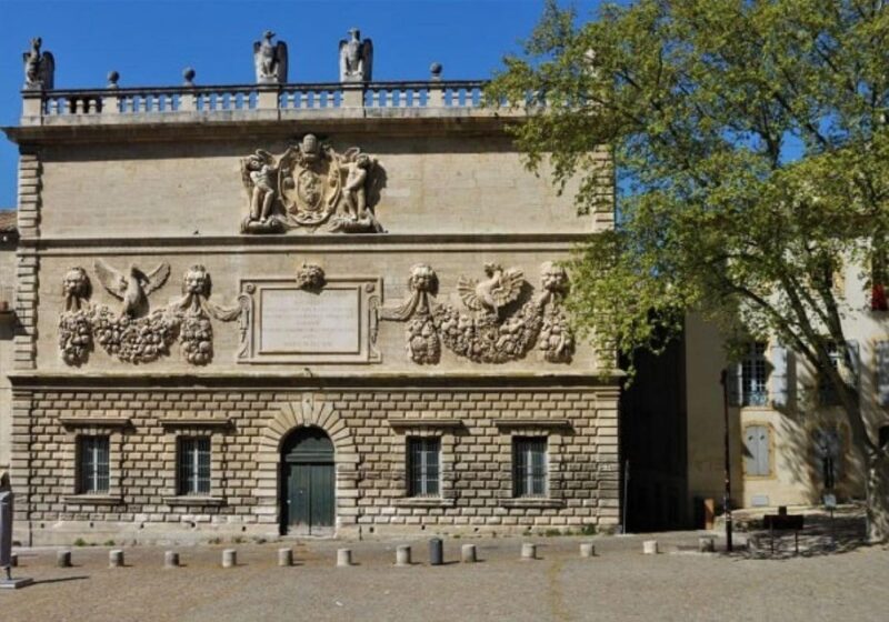 Avignon: Emblematic Squares Tour - Meeting Point and Availability
