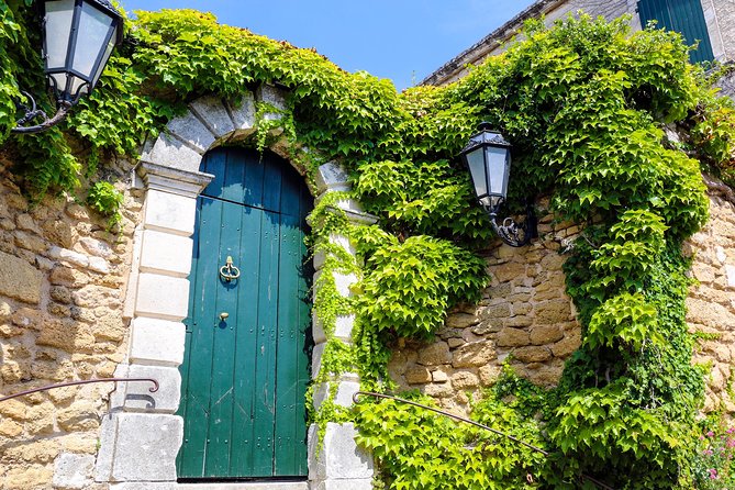 Avignon Palace of the Popes, Food Market & Isle Sur La Sorgue - Discovering Isle Sur La Sorgue