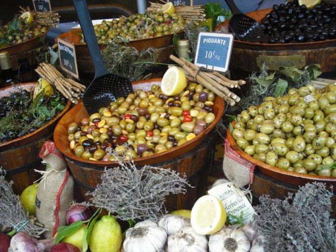 Avignon Private Guided Tour and Wine Tastings From Marseille - Exploring the Palace of the Popes