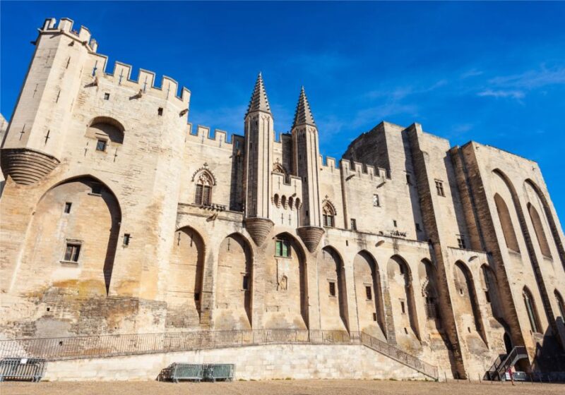 Avignon Scavenger Hunt and Sights Self-Guided Tour - Exploring Quartier Des Teinturiers