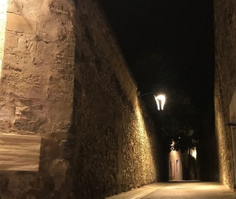 Avignon: The Night Amble Between Bourgeois and Christians - Meeting Point at Place Des Carmes