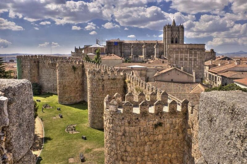 Avila: Private Walking Tour - Panoramic Views