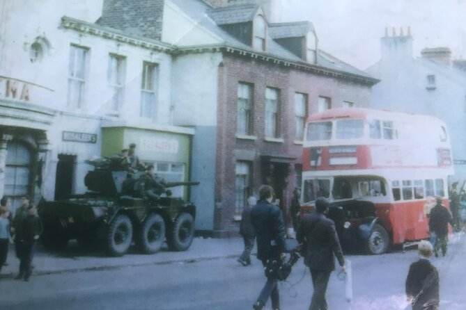 Award Winners Express 2 Hrs Black Taxi Tours and Mural Taxi Tour - Navigating Belfasts Turbulent History