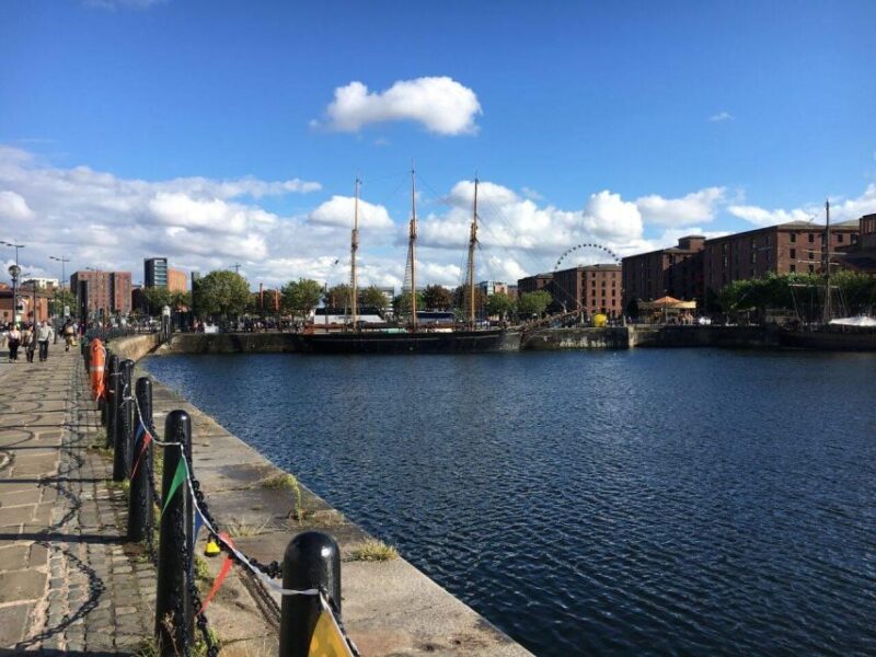 Awesome Corners of Liverpool – Family Walking Tour - Iconic Landmarks