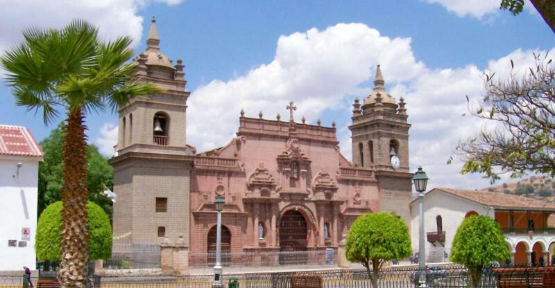Ayacucho: Colonial Temples | Altarpieces and Architecture | - Temple of Santo Domingo