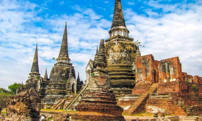 Ayuatthaya Full Day Tour. the City of Historical and UNESCO - Wat Maha That Significance