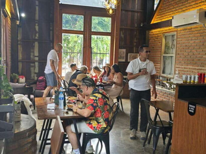 Ayutthaya: Sabieng Riverside Restaurant - Travellers Lunch - Suitable for Various Travelers