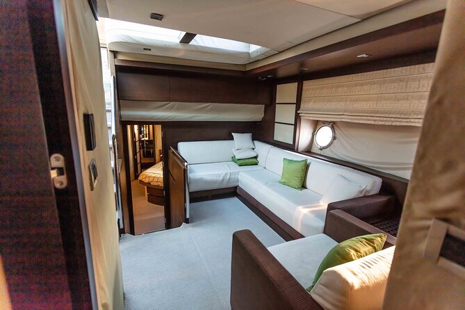 Azimut 62 Ft. Sport Luxury Yacht - Key Points