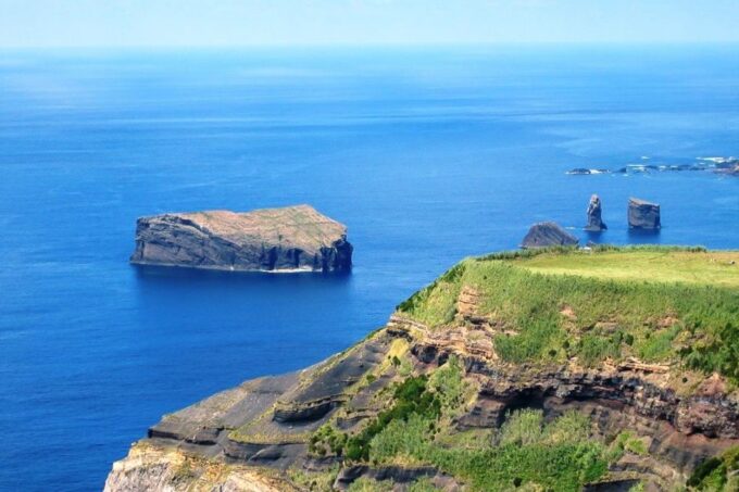 Azores: Sete Cidades Scenic Jeep Tour From Ponta Delgada - Exploring Sete Cidades