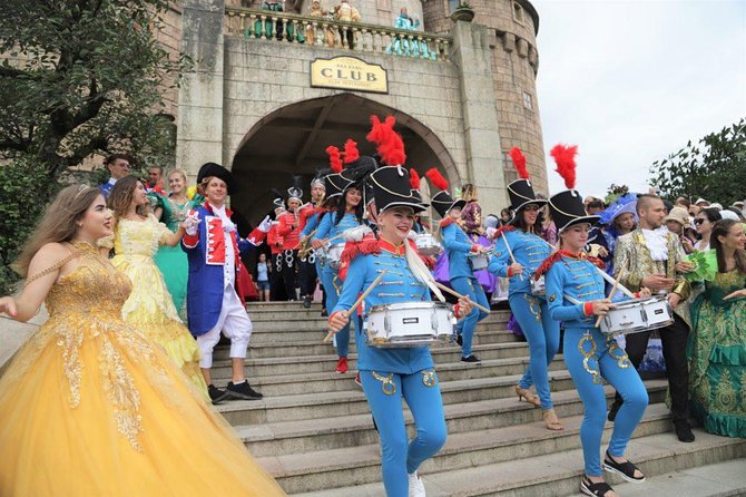 Ba Na Hills - Golden Bridge - Ticket, Buffet Lunch, Hotel Pickup - Included Amenities and Features