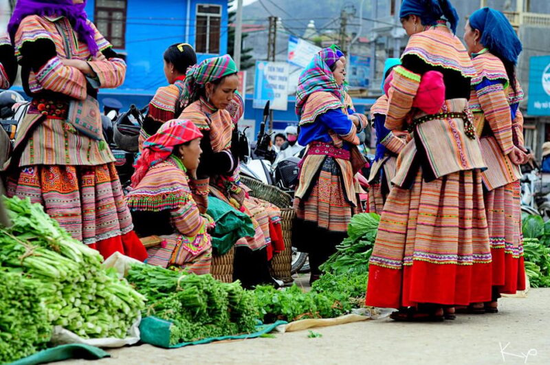 Bac Ha Sun Day Market Group Tour - Key Points