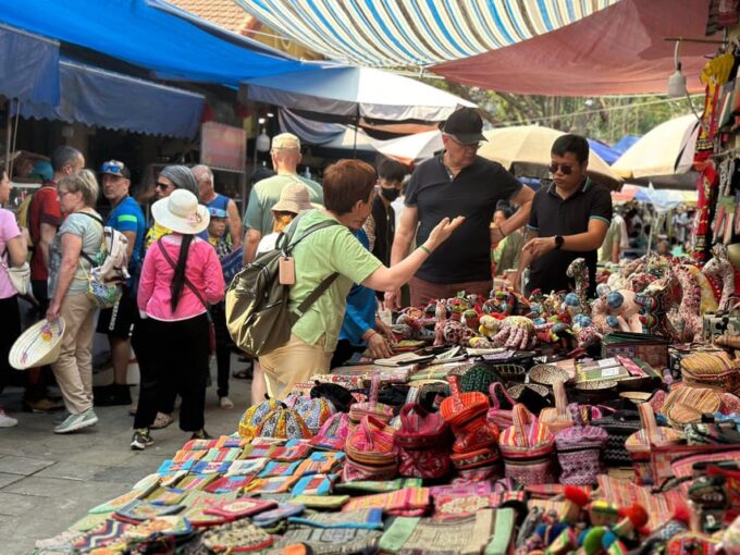Bac Ha Sun Day Market Group Tour - Market Activities