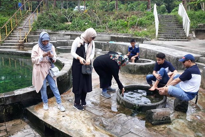 Back to Nature Tour - Templers Park, Hot Spring & Batu Caves - Dress Code for Batu Caves