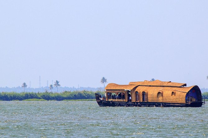 Backwaters of Kerala - Exploring Kumarakom Bird Sanctuary