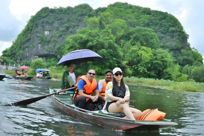 Bai Dinh Pagoda, Trang an Bamboo Boat, Buffet Lunch, Cycling - Food Preferences