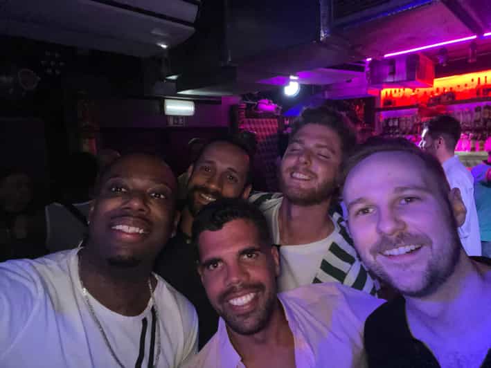 Bairro Alto Pub Crawl! - Drinks and Samples