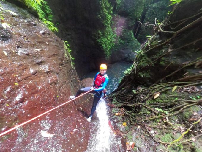 Bali: Aling Canyon Canyoning Tour - Group Size and Languages