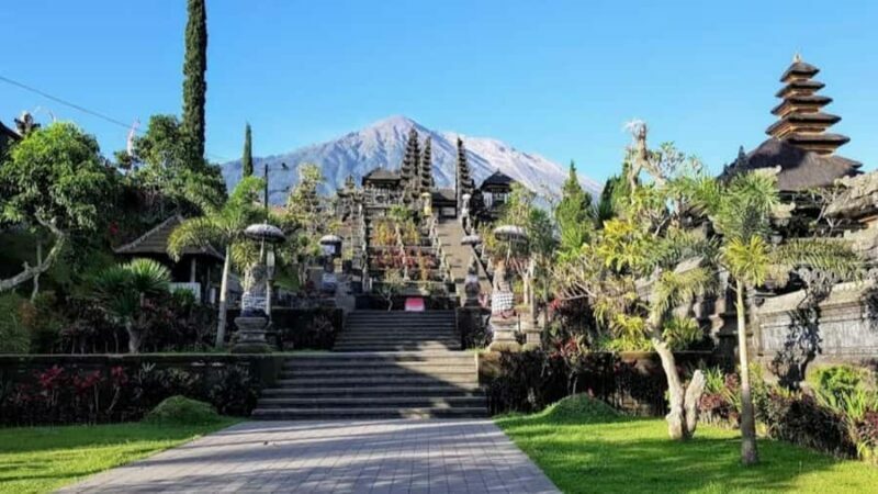 Bali: Besakih temple, Tukad Cepung waterfall, Penglipuran - Key Points