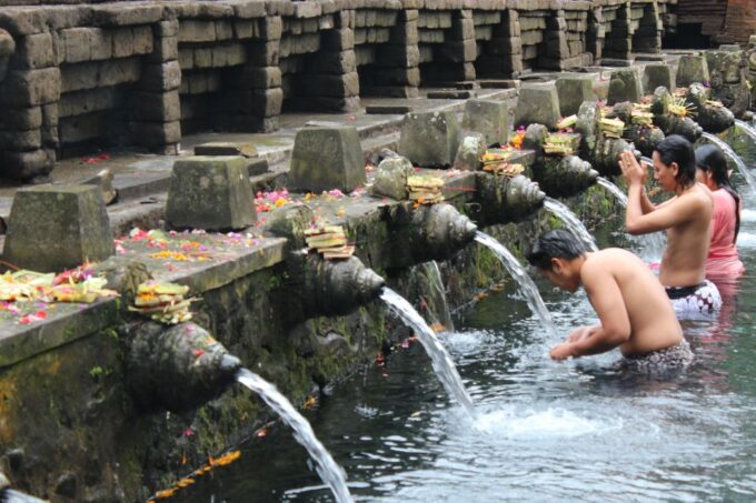 Bali: Best Sunrise Spots & Ubud Monkey Forest Private Tour - Exploring Tirta Empul Temple Complex