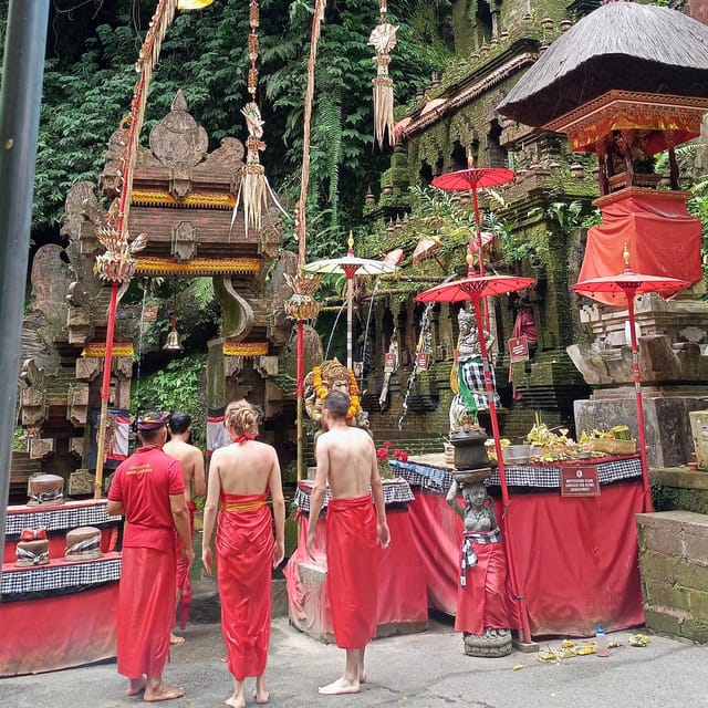 Bali: Cleaning & Purification Journey With Photographer - Guided Tour of Taman Pecampuhan Sala