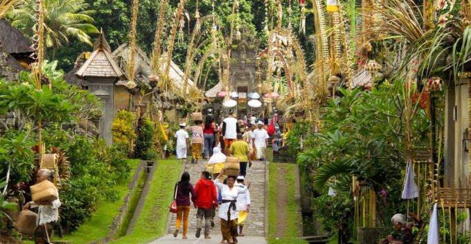 Bali: Full-Day Trip to Penglipuran Village and Bamboo Forest - Balinese Arts and Crafts