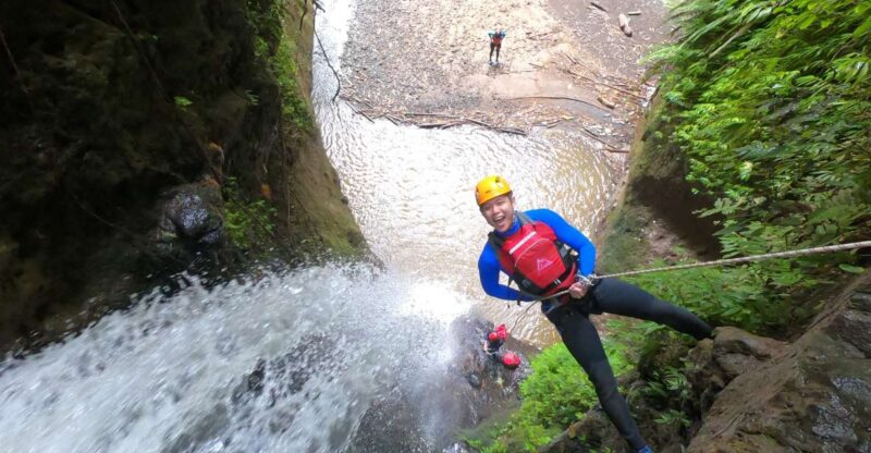 Bali: Gitgit Canyon Canyoning Trip With Breakfast and Lunch - Canyoning Highlights