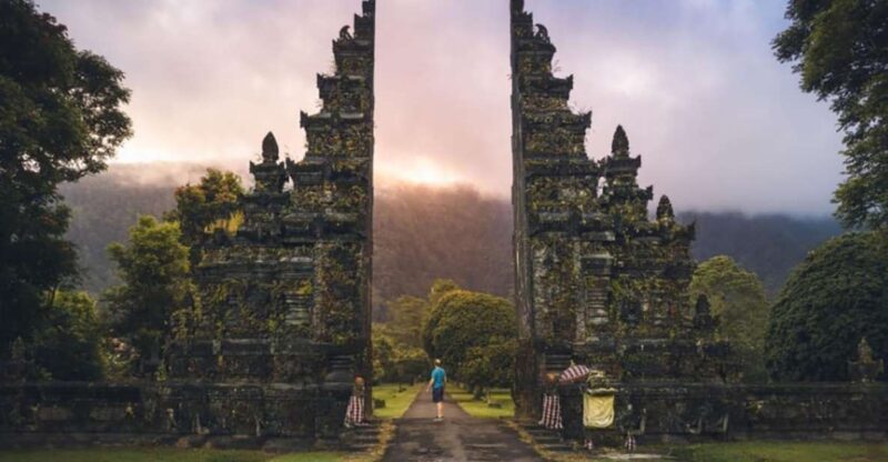 Bali: Iconic Handara Gate With Dolphin Watching Tour - Itinerary Details