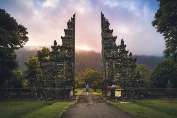 Bali: Iconic Handara Gate With Dolphin Watching Tour - Exploring Handara Iconic Gate